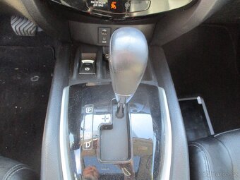 NISSAN X-Trail 1,6 dCi 130 Tekna Automat Pano 2015 - 18