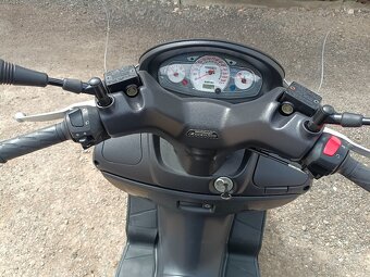 Suzuki burgman 125i executive CZ doklady v ceně - 18