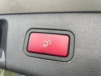 Mercedes-Benz E200,Navi,Tažný,Alu - 18
