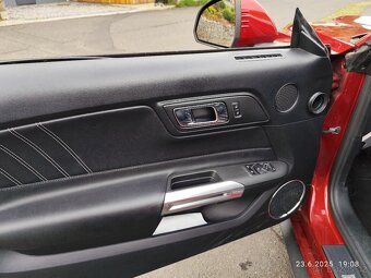 Ford Mustang, v krásném stavu, nové v ČR. Najeto 60 tis km - 18