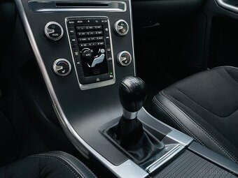 Volvo XC60 2.0D 5VÁLEC MANUÁL 1MAJITEL FACELIFT SERVISKA 2WD - 18