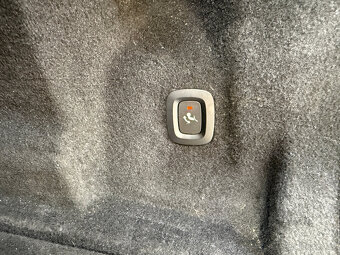 Volvo XC60 D4 R-Design, 140 kW, nez. topení, tažné zar. - 18