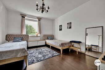 Rodinný dům / usedlost o dvou bytových jednotkách s pozemkem - 18