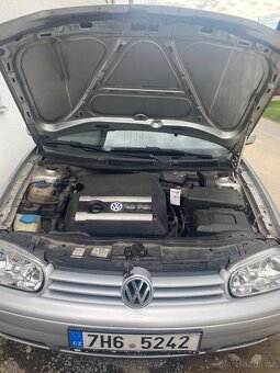 VW Golf 1.6 FSI benzín - 18
