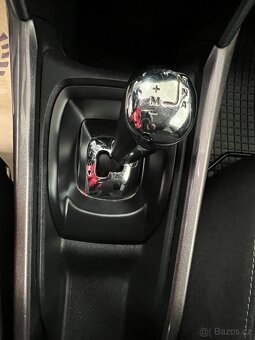 Peugeot 2008 1.2 PureTech AUTOMAT LITÁ KOLA NAVI TAŽNÉ ZAŘ. - 18