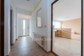 Prostorný dvougenerační rodinný dům s širokým využitím, 327  - 18