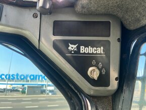 Smykový nakladač Bobcat 863, 2 lžíce uzavřená kabina, UNC - 18