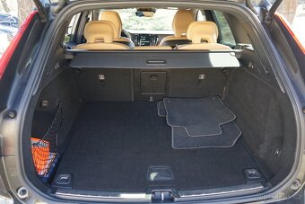 Volvo XC60, B4 AWD (145kW) Inscription Kamera Tažné - 18