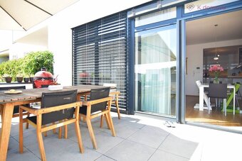 Pronájem  rodinného domu 4+KK, 160 m2 s garáží  a zahradou,  - 18