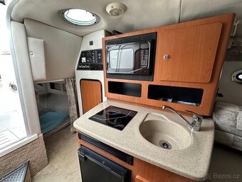 Kajutová loď CROWNLINE 250 CR - 18