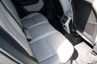 Volvo XC40 D4 Momentum (2018) - 18