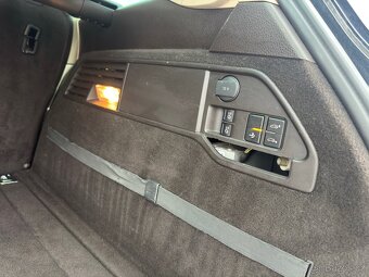 VW Touareg 3.0 TDI / Vzduch /Tažné 3.5t /Webasto / Servis VW - 18