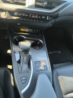 Lexus UX 250H výbava F sport design plus bitone - 18