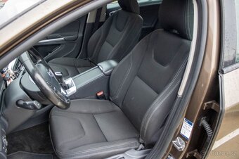 VOLVO V60 Cross Country 2.0L 110kW MT/6 2017 - 18