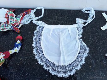 Staré dětské kroje a příslušenství. - 18