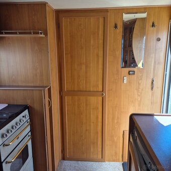 Lehký Anglický karavan - 18
