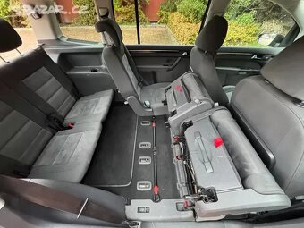 VW Touran 2.0 TDI 103kW,Highline,7.Míst,1.Majitel,Webasto. - 18