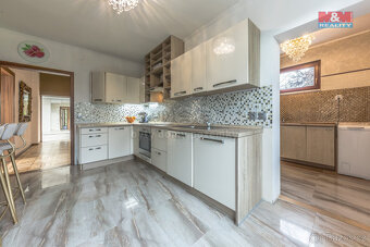 Prodej rodinného domu 7+1, 198 m², Klobuky, ul. Učitelská - 18