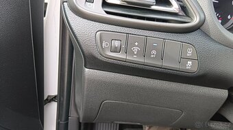 Hyundai i30 1.6 CRDI  ODPOČET DPH - 18