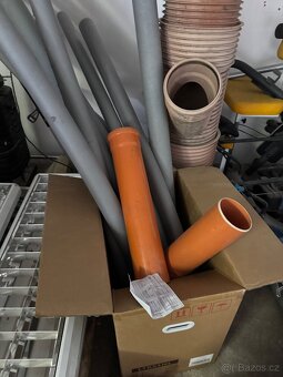 RADIÁTORY A RŮZNÁ SANITA, umyvadla, pisoár, wc, trubky, atd. - 18