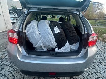 SUBARU IMPREZA 1.6i BENZÍN 4x4 AUTOMAT-VYHŘEV-SERVISKA-2017 - 18