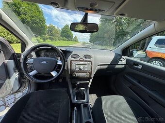 Ford Focus 1.6i - 18