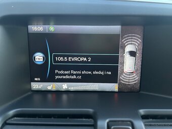 VOLVO XC60 2.4D5 R-DESIGN 151KW 4x4 AUT-NAVI-KUŽE-TAŽNÉ-XENO - 18