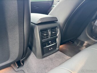 BMW 330e G21 Touring/215 kW/odp. DPH/r. 2024/nové - 18 km - 18