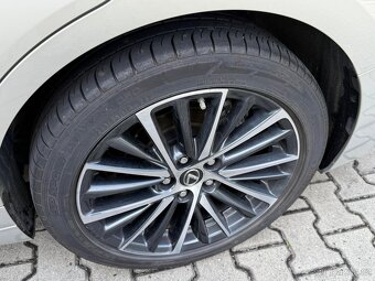 Lexus ES 300h 9/2023 - 18
