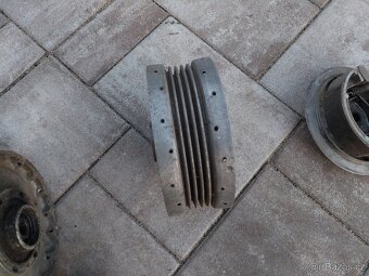 Jawa kyvacka - brzdovy štít, stred kola - 18