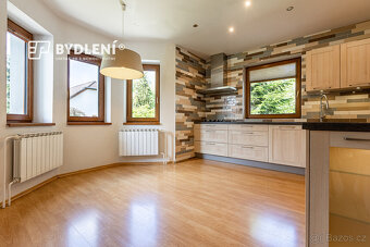 Prodej rodinného domu 260 m² s pozemkem 2122m² - 18