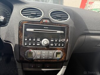 Ford Focus 1.6i, 74kw Ghia výbava - 18