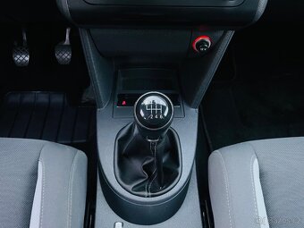 Volkswagen Touran 1.4TSI MANUÁL 7MÍST VÝHŘEV SERVISKA - 18