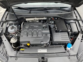 VW Passat B8 Variant 1.6 TDi 88kW DSG ACC CEBIA 1majitel - 18