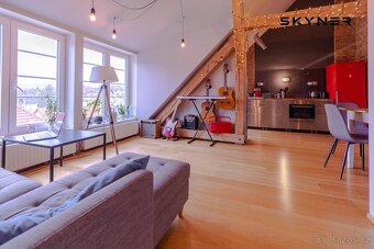 Prodej jedinečného podkrovního bytu s loftovým charakterem n - 18