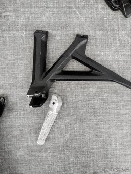 Nádrž Honda Africa Twin 1100 + poškoz. díly - 18