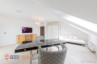Prodej, rodinný dům s wellness, jezírkem, pozemek 1034 m2, Š - 18