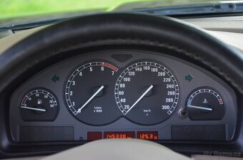 BMW 850i - 18