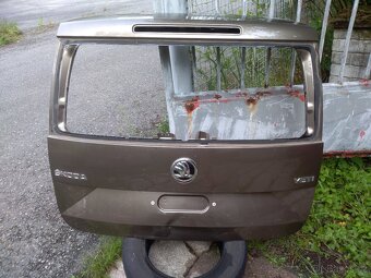Skoda Yeti / Yeti facelift - páté dveře, víko kufru - 18