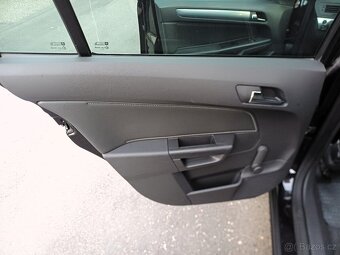 Opel Astra 1.9 CDTi (110 kW) z roku 2010 - 18