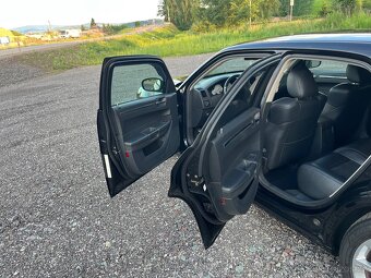 Chrysler 300C 6,1 SRT-8 - 18