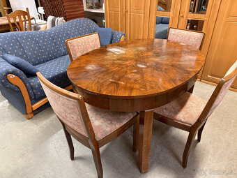 Rozkládací jídelní oválný stůl a čtyři židle - 18