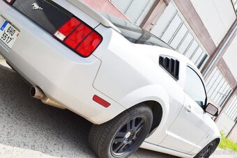 Ford Mustang KUPÉ 4.0i V6/MANUÁL/2006/KŮŽE/ - 18