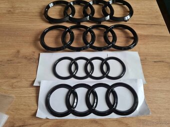 AUDI - Čierne lesklé znaky - 18