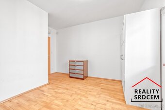 Pronájem prostorného bytbytu 4+kk s balkónem, lodžií i parko - 18