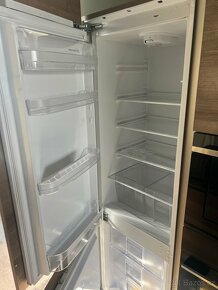 Nová moderní hnědá kuchyně s ostrovem+ spotřebiče - 18