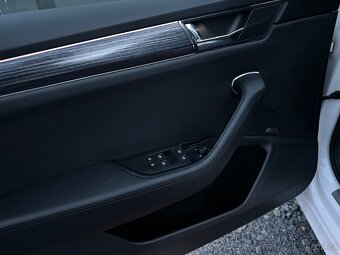 ŠKODA SUPERB III 2.0 TDI 110 KW TAŽNÉ COCKPIT m2021 - 18