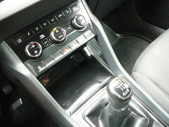 ŠKODA KAROQ 2.0 TDI 110KW 4x4 FULLLED NAV FRONT OPCPARK - 18