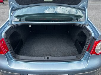 VW PASSAT 2,0 TDI - BKP - AUT. KLIMA - NAVI - NOVÁ STK - 18