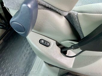 Nissan Primastar 2.5 dCI 8 míst - 18